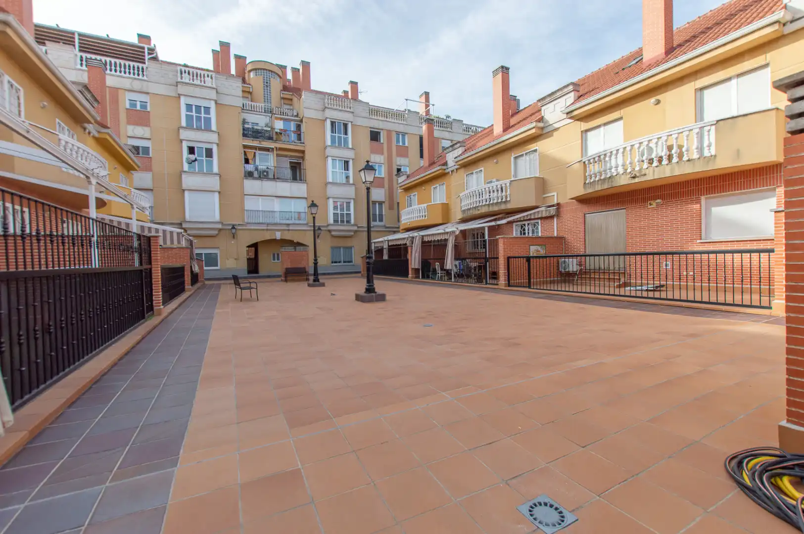 Vista exterior de Casa adosada en venta en Alcalá de Henares con Aire acondicionado, Calefacción y Terraza