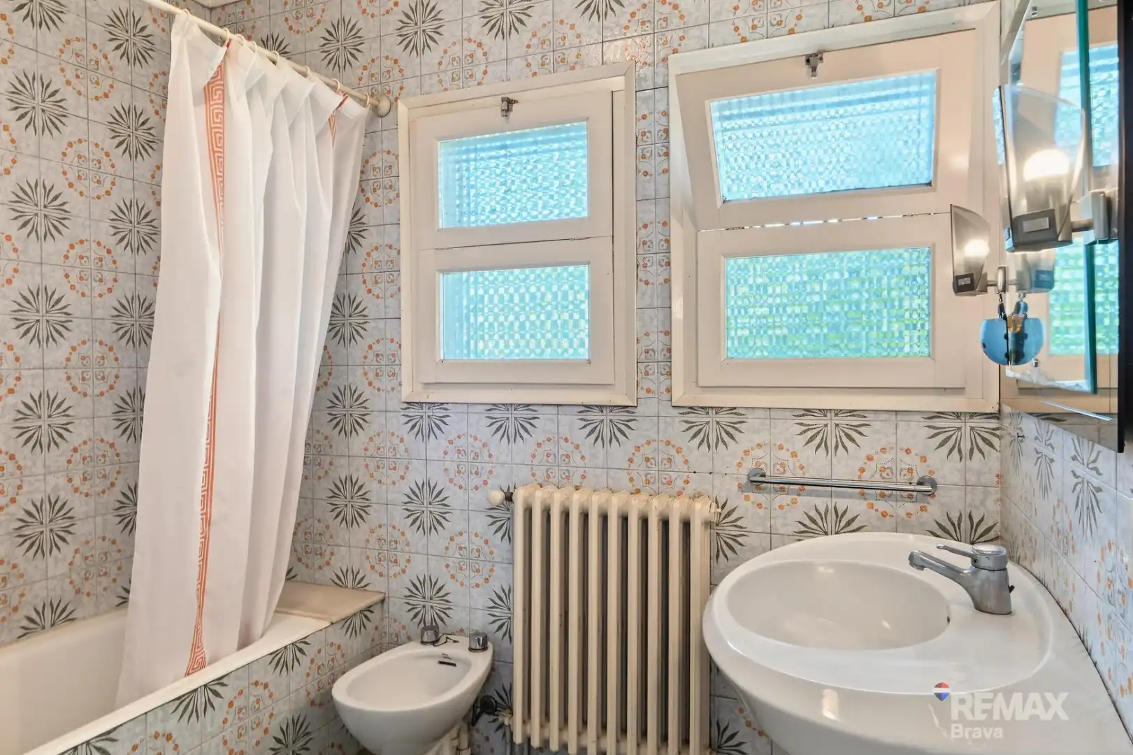 Badezimmer von Fabrikhallen zum Verkauf in Domeny