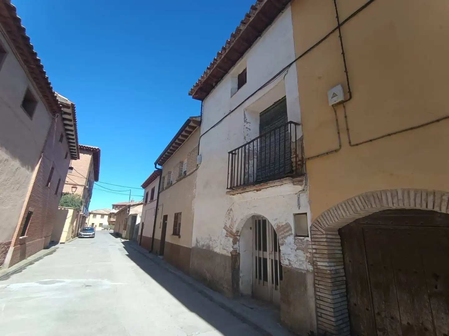 Außenansicht von Country house zum Verkauf in Barbuñales mit Privatgarten und Terrasse