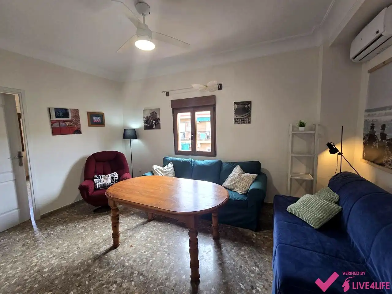 Living room of Flat for rent in Sevilla  with Air Conditioner, Terrace and Furnished