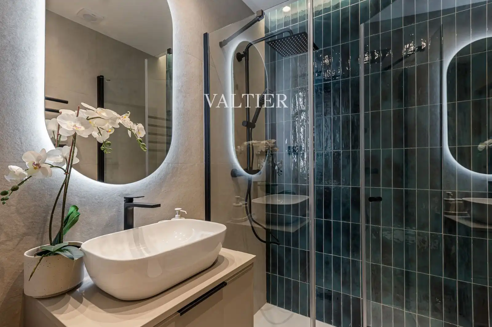 Bathroom of Attic for sale in Madrid  with Air Conditioner, Terrace and Furnished