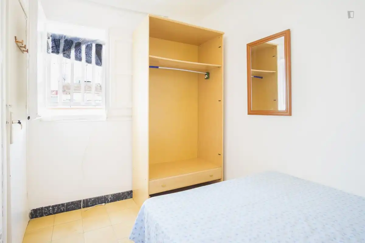 Habitación de Apartamento para compartir en L'Hospitalet de Llobregat con Amueblado, Horno y Lavadora