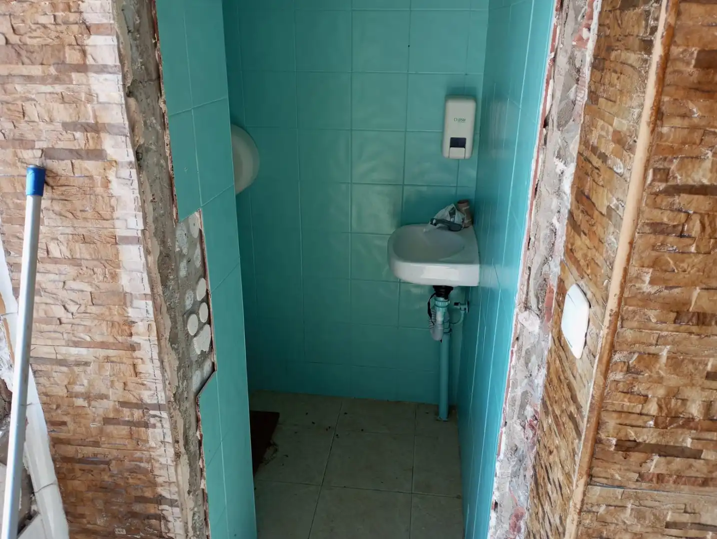Badezimmer von Geschaftsraum zum Verkauf in La Línea de la Concepción
