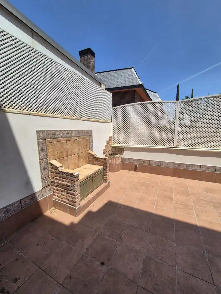 Terrassa de Casa adosada de lloguer en Madrid amb Aire condicionat, Calefacció i Jardí privat