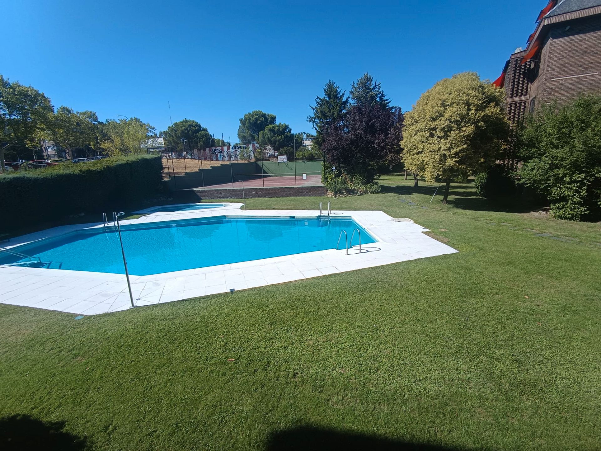 Swimming pool of Flat for sale in Majadahonda  with Terrace, Balcony and Community pool