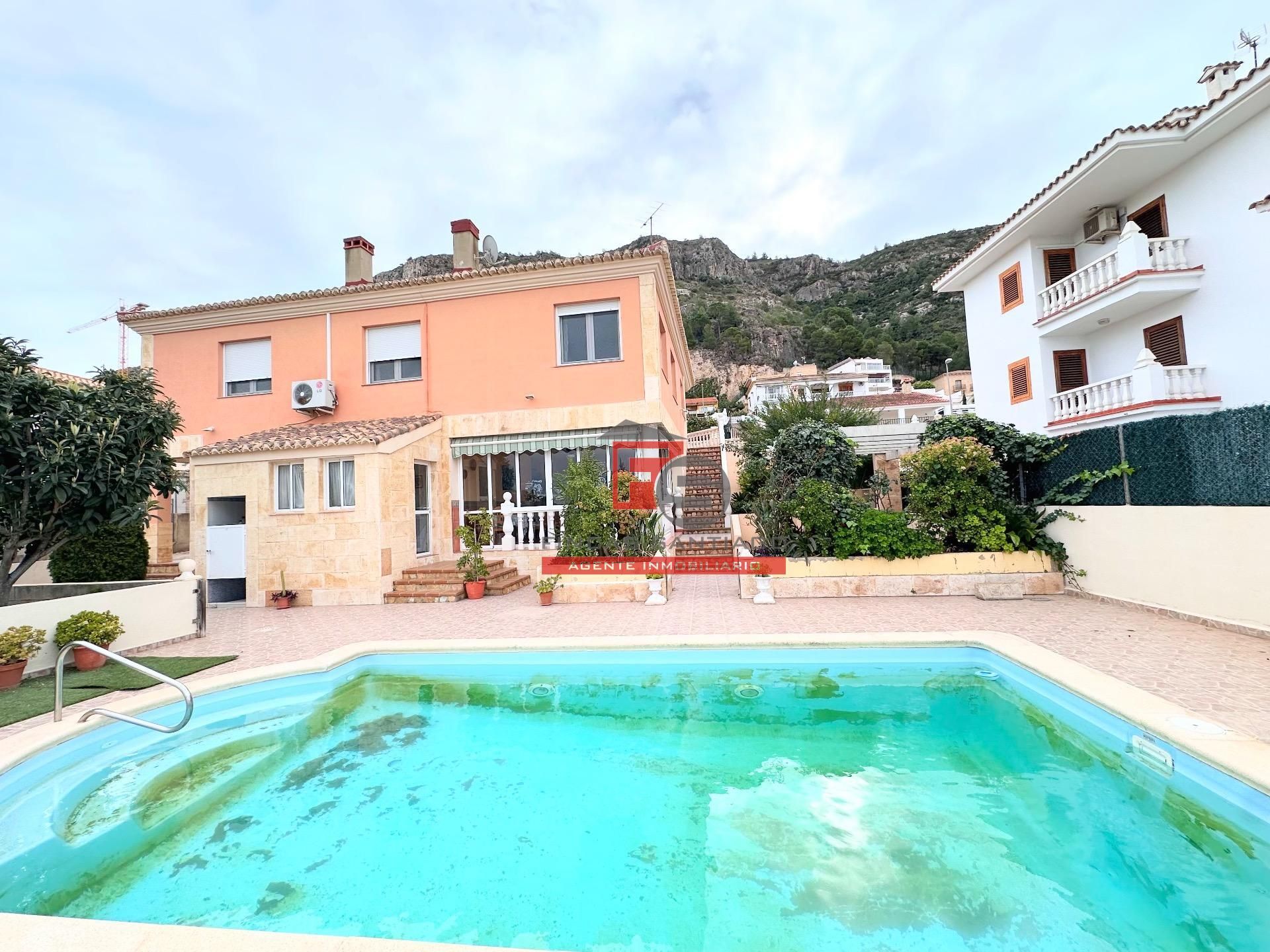 Vista exterior de Casa o xalet en venda en Cullera amb Calefacció, Jardí privat i Terrassa