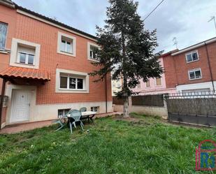 Exterior view of Single-family semi-detached for sale in León Capital   with Heating and Private garden