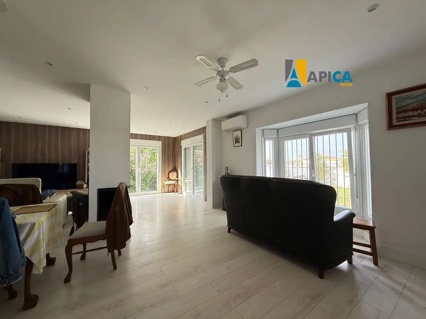 Living room of Houses for sale in Chiclana de la Frontera  with Air Conditioner, Terrace and Storage room