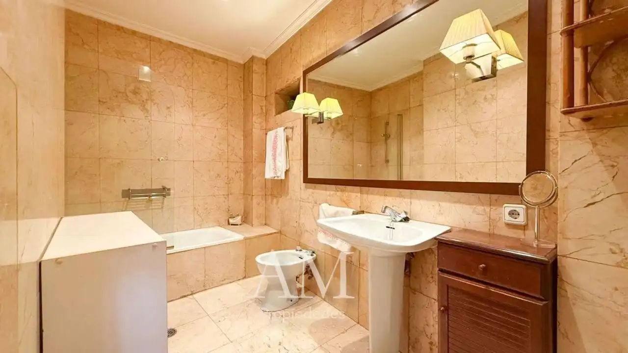 Bathroom of Flat for sale in Vigo   with Heating and Storage room