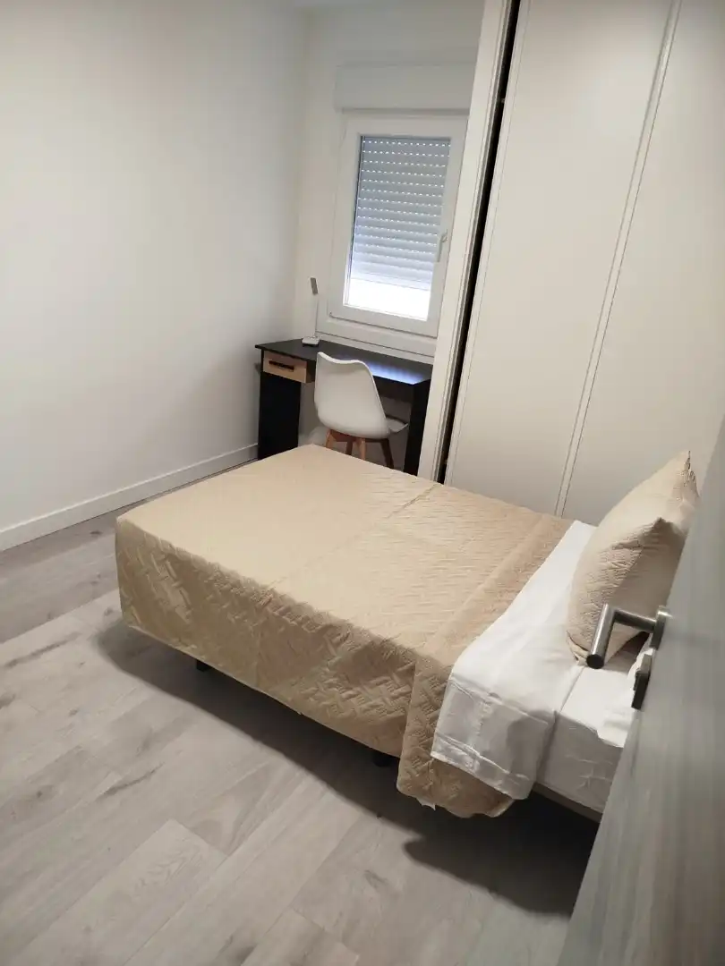 Bedroom of Flat for share in Vigo   with Heating, Terrace and Furnished