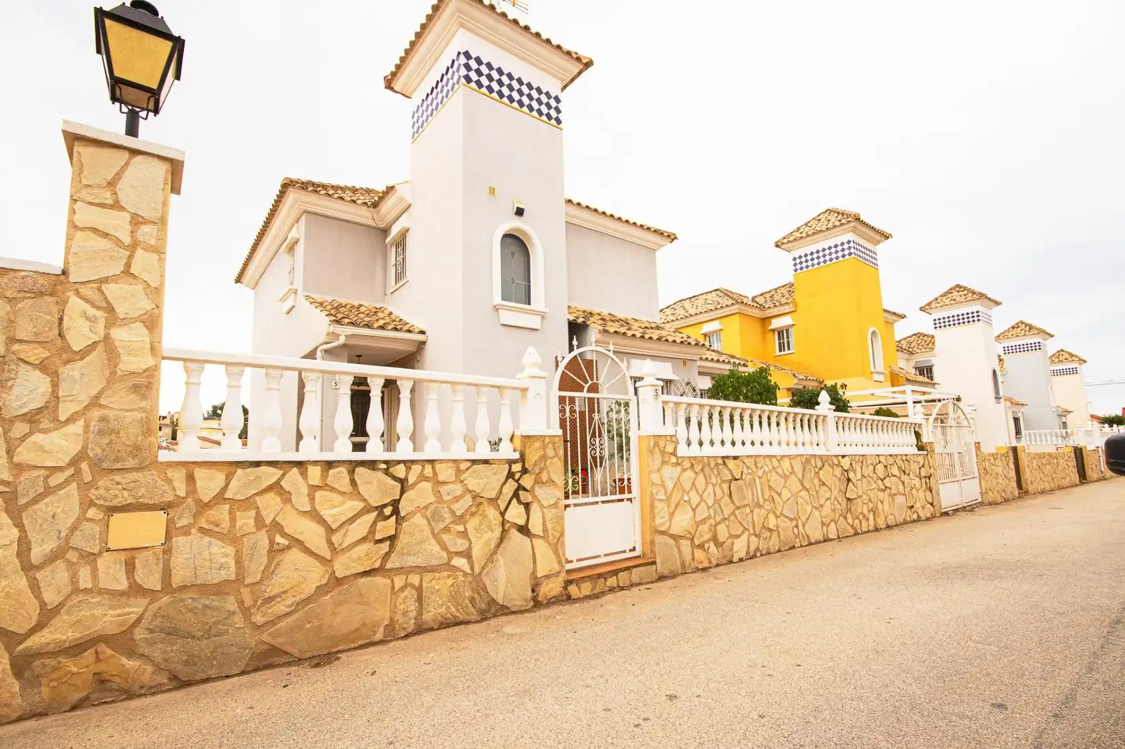 Außenansicht von Haus oder Chalet zur Miete in Orihuela mit Heizung, Privatgarten und Terrasse