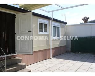 Vista exterior de Casa o xalet en venda en Tordera amb Aire condicionat i Piscina