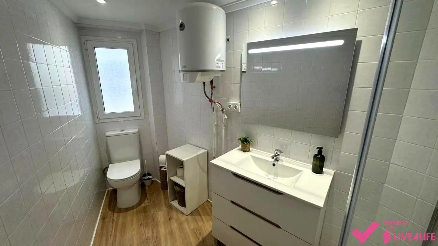 Baño de Piso para compartir en Valencia con Calefacción y Amueblado