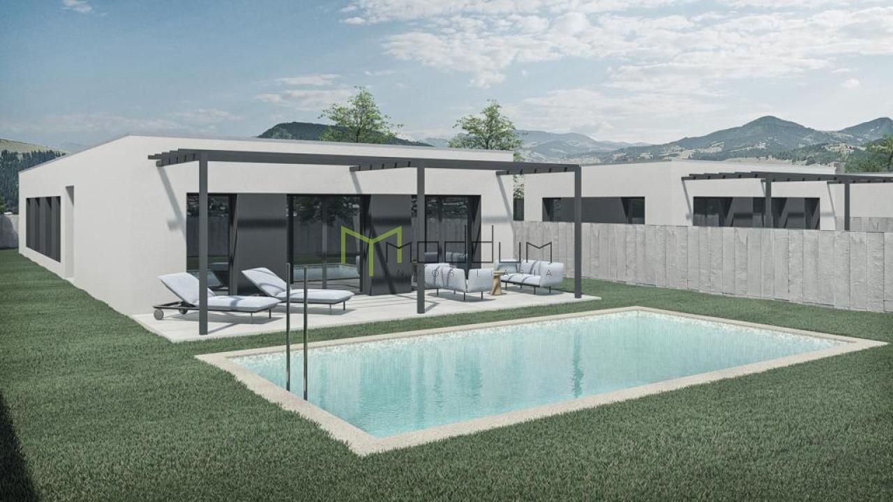 Piscina de Casa o xalet en venda en Pontevedra Capital  amb Calefacció, Jardí privat i Terrassa