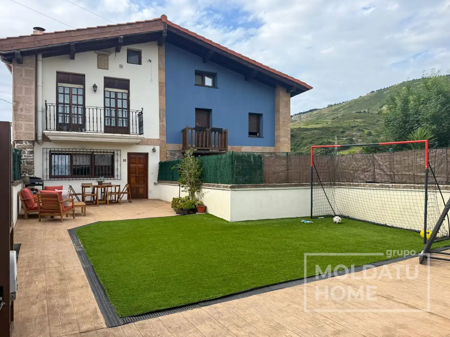 Exterior view of Houses for sale in Abanto y Ciérvana-Abanto Zierbena  with Heating, Private garden and Terrace