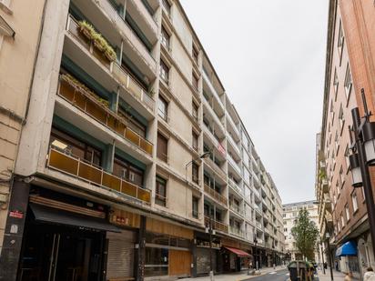 Vista exterior de Pis en venda en Bilbao  amb Calefacció, Traster i Balcó