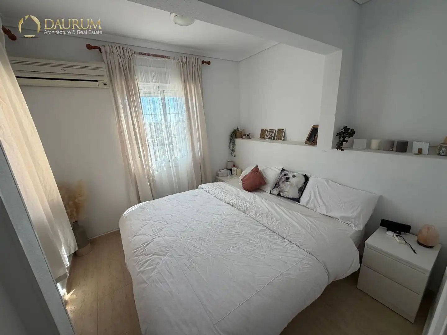Schlafzimmer von Dachboden zum Verkauf in Santa Pola mit Klimaanlage, Heizung und Terrasse