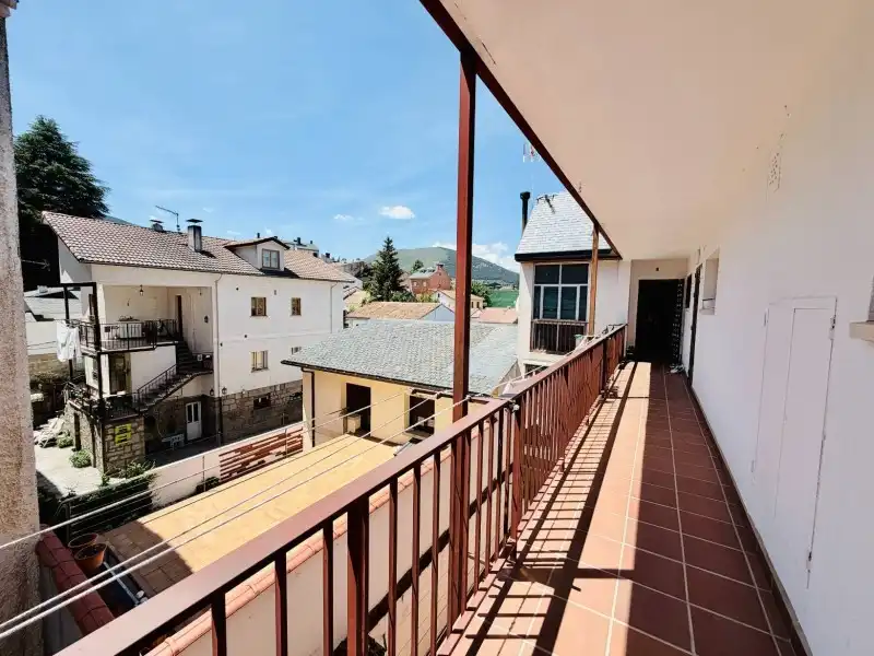 Vista exterior de Dúplex en venda en El Espinar amb Calefacció, Jardí privat i Terrassa
