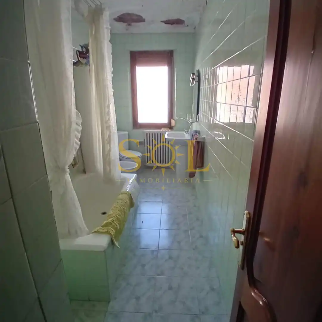 Bany de Edifici en venda en León Capital 