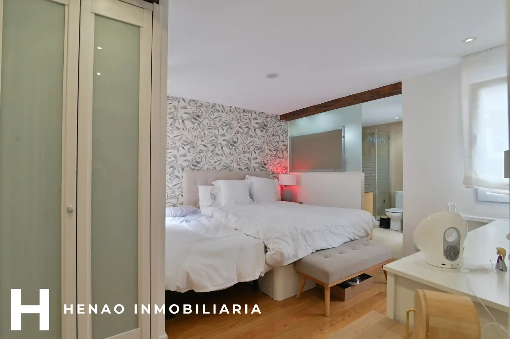 Bedroom of Flat for sale in Bilbao   with Heating, Parquet flooring and Furnished