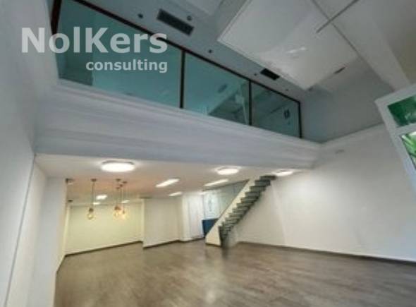 Local comercial en Alquiler en Carrer de Galileu en Sants