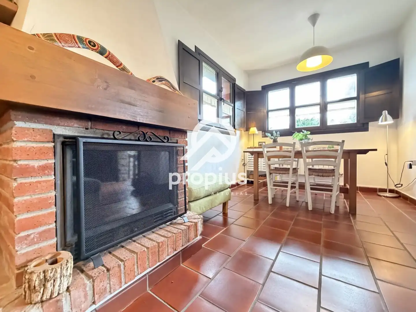 Sala d'estar de Casa adosada en venda en Cangas de Onís amb Calefacció, Jardí privat i Terrassa