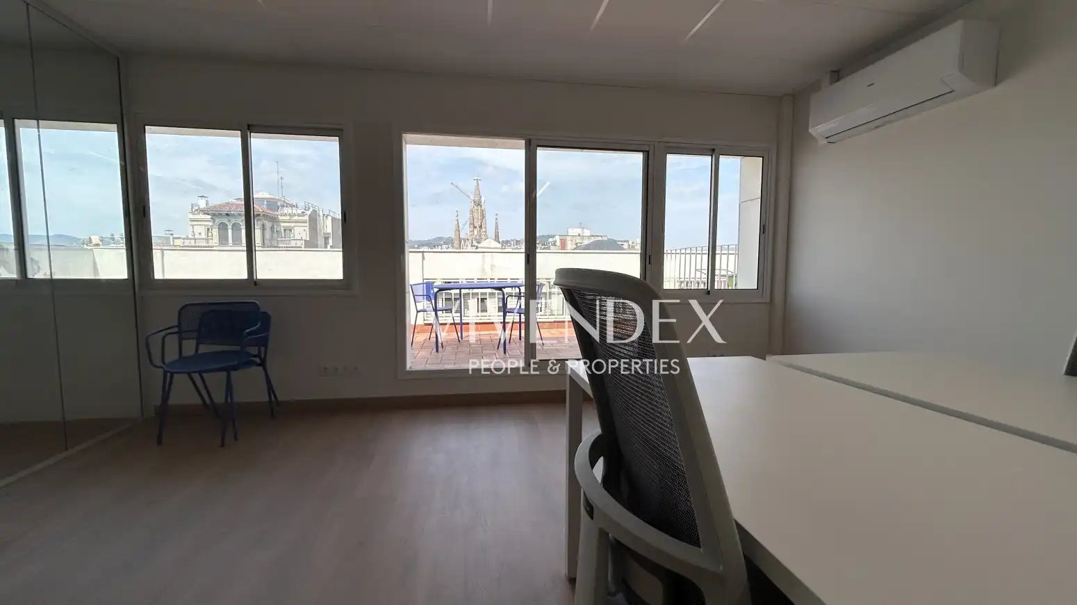 Oficina de alquiler en Barcelona con Calefacción, Terraza y Amueblado