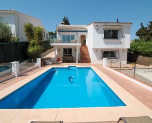 Vista exterior de Casa o xalet en venda en Mijas amb Aire condicionat, Terrassa i Piscina