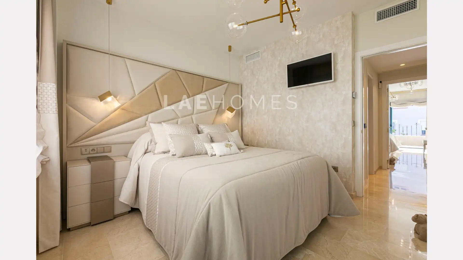 Schlafzimmer von Dachboden zum Verkauf in Marbella mit Klimaanlage, Heizung und Terrasse
