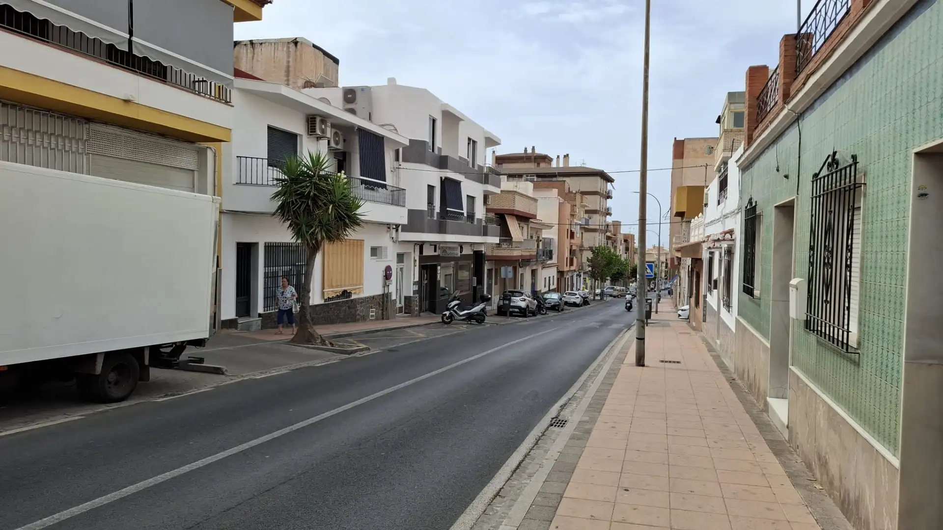 Vista exterior de Casa adosada en venda en Motril amb Terrassa, Traster i Forn