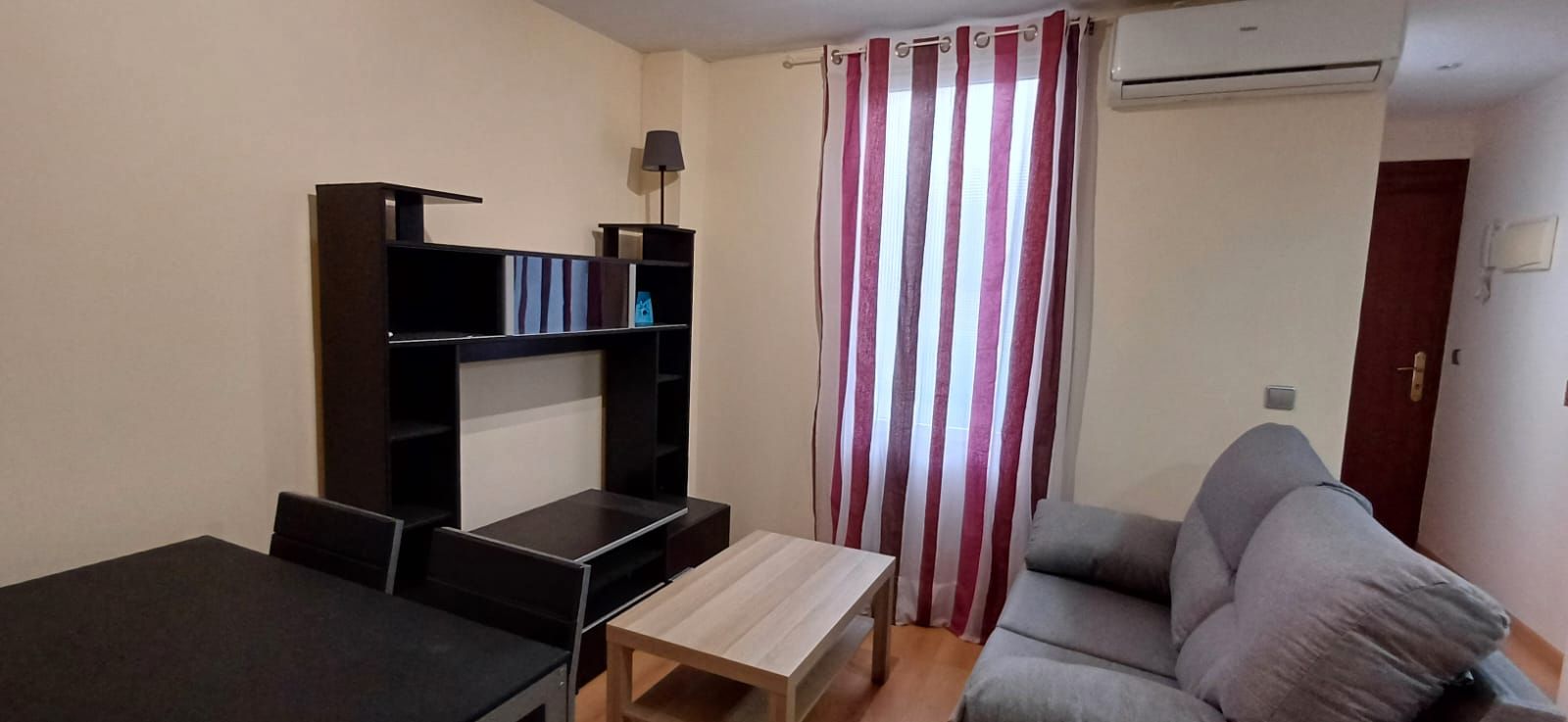 Sala de estar de Piso de alquiler en  Zaragoza Capital con Aire acondicionado, Calefacción y Parquet