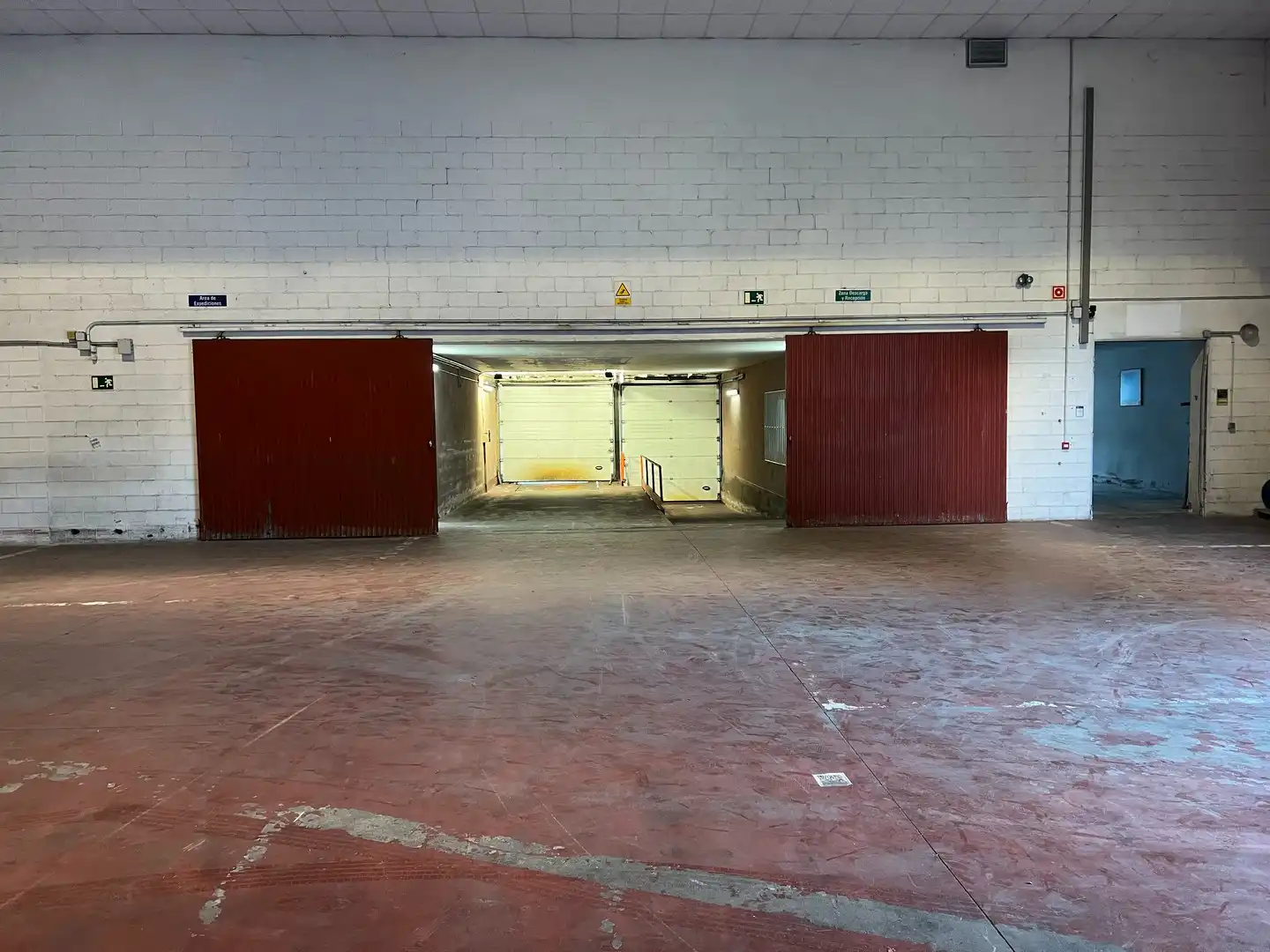 Nave industrial de alquiler en Santiago de Compostela  con Calefacción