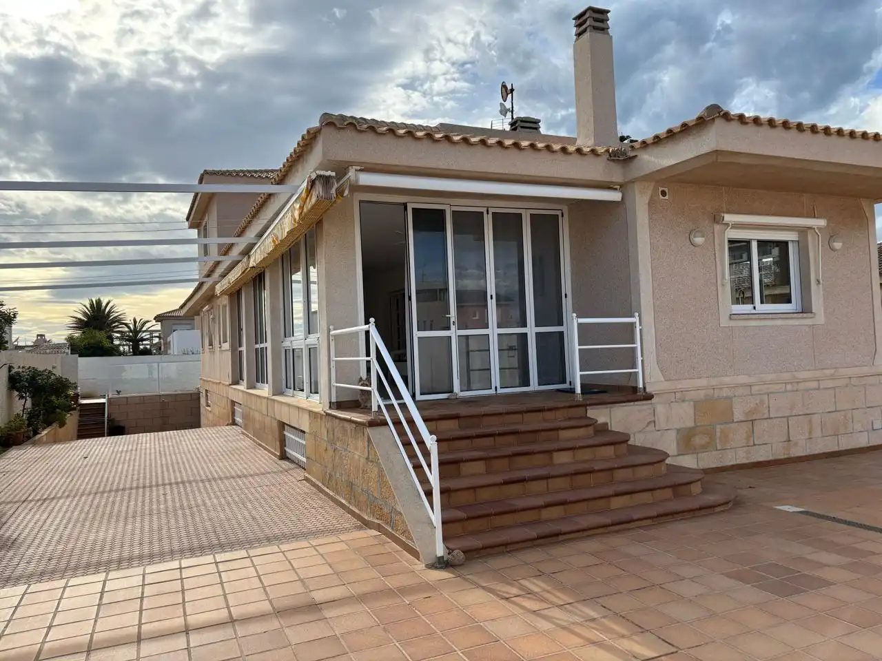 Vista exterior de Casa o chalet en venta en La Manga del Mar Menor con Aire acondicionado, Calefacción y Jardín privado