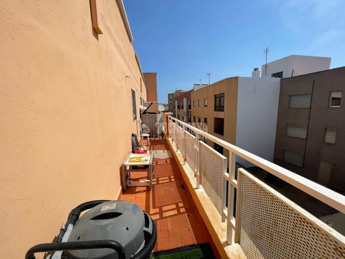 Exterior view of Flat for sale in Roquetas de Mar  with Air Conditioner and Terrace