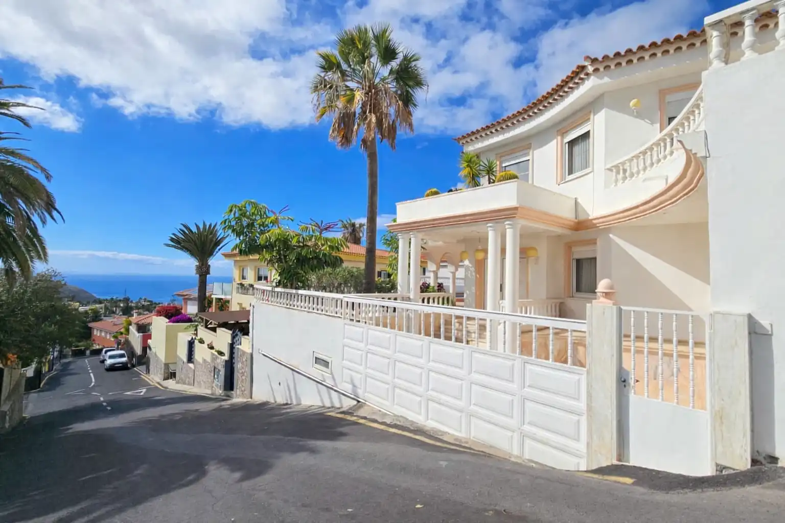 Vista exterior de Casa o chalet en venta en Arona con Jardín privado, Terraza y Piscina