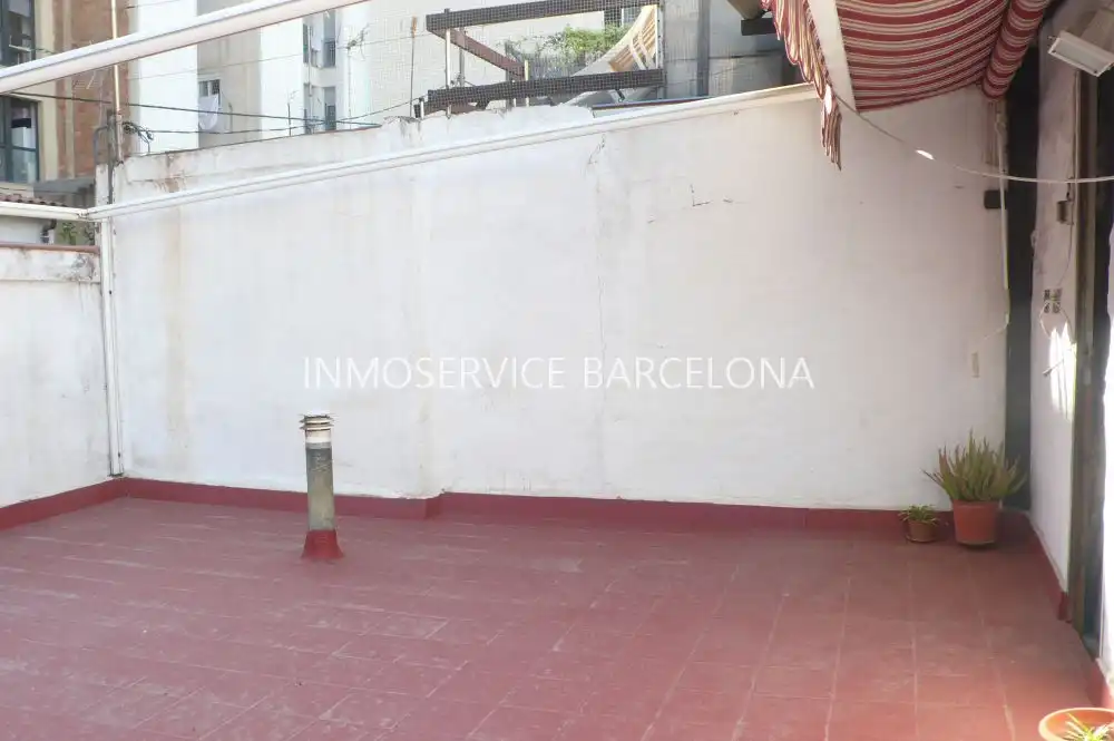 Vista exterior de Casa adosada en venta en Barcelona con Aire acondicionado, Calefacción y Terraza