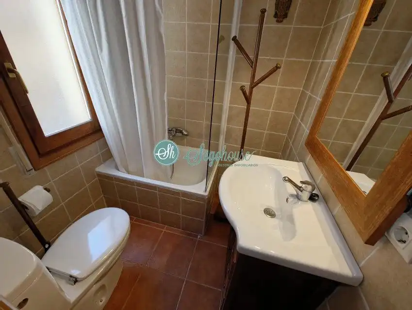 Baño de Piso en venta en Segovia con Calefacción, Parquet y Terraza