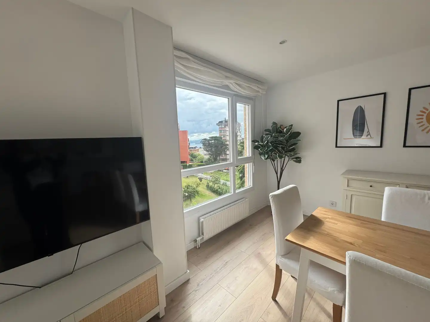 Wohnzimmer von Wohnung zur Miete in Santander mit Klimaanlage, Heizung und Parkett