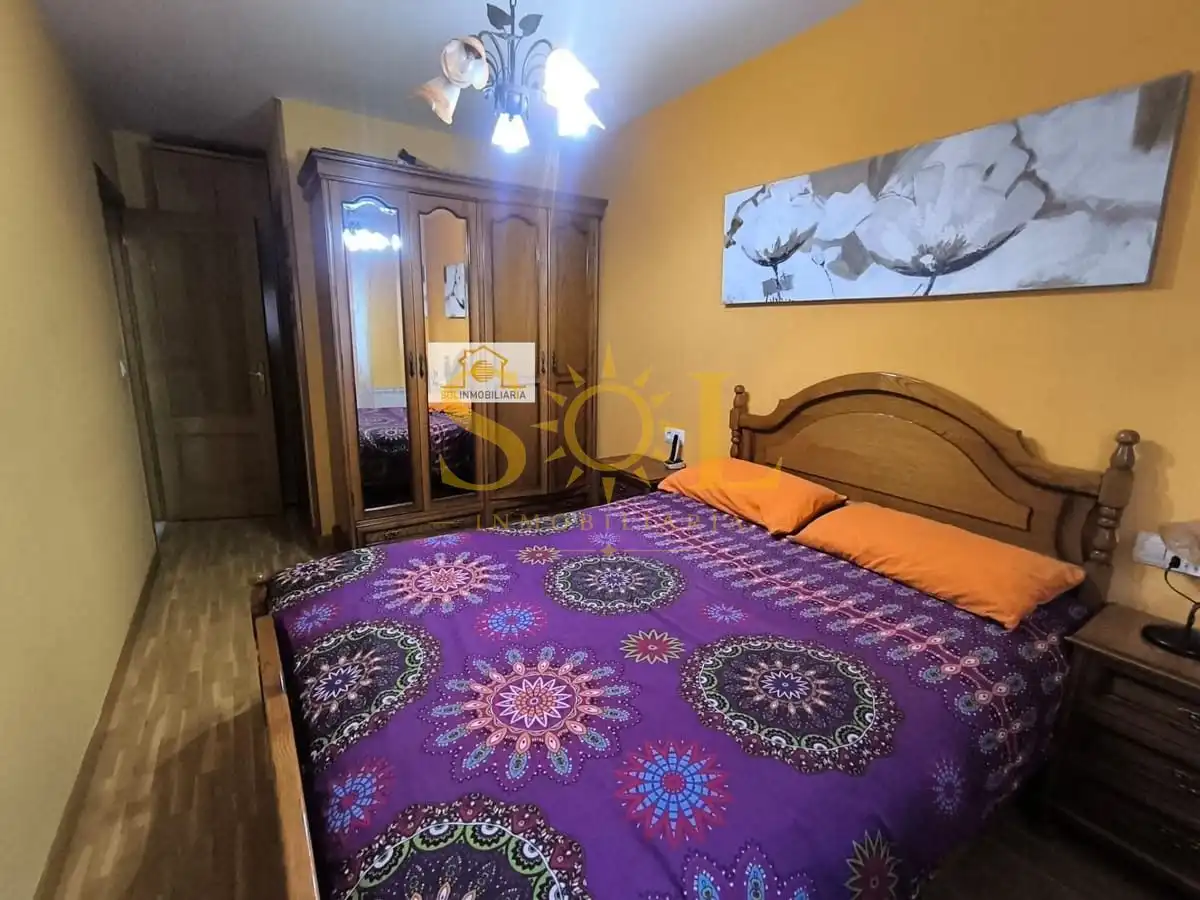 Habitación de Piso en venta en Ponferrada con Calefacción, Parquet y Trastero