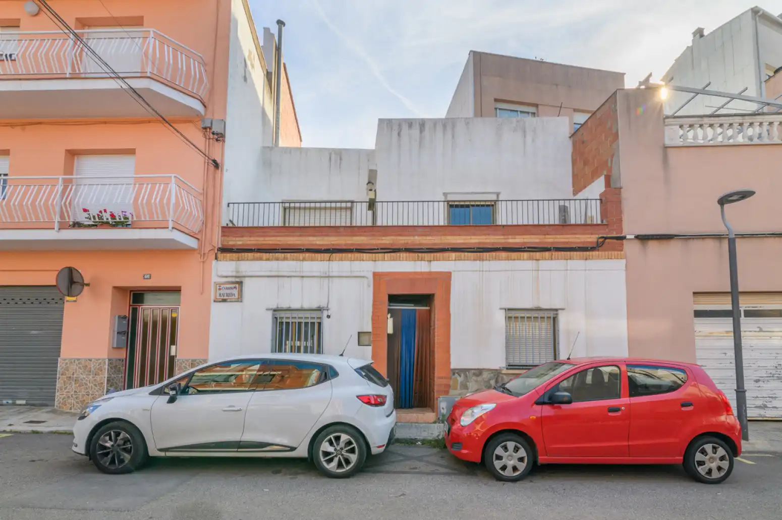 Vista exterior de Casa adosada en venda en Sant Climent de Llobregat amb Terrassa i Balcó
