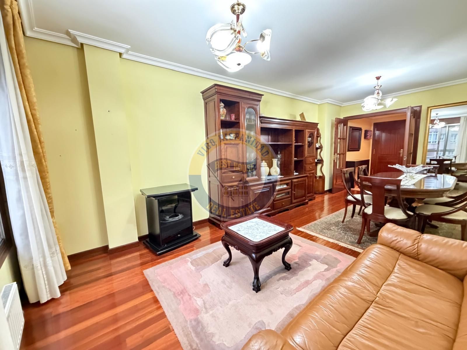 Sala d'estar de Pis en venda en Vigo  amb Calefacció i Traster