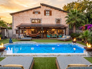 Casa con balcone in vendita a Carrer dels Avellaners