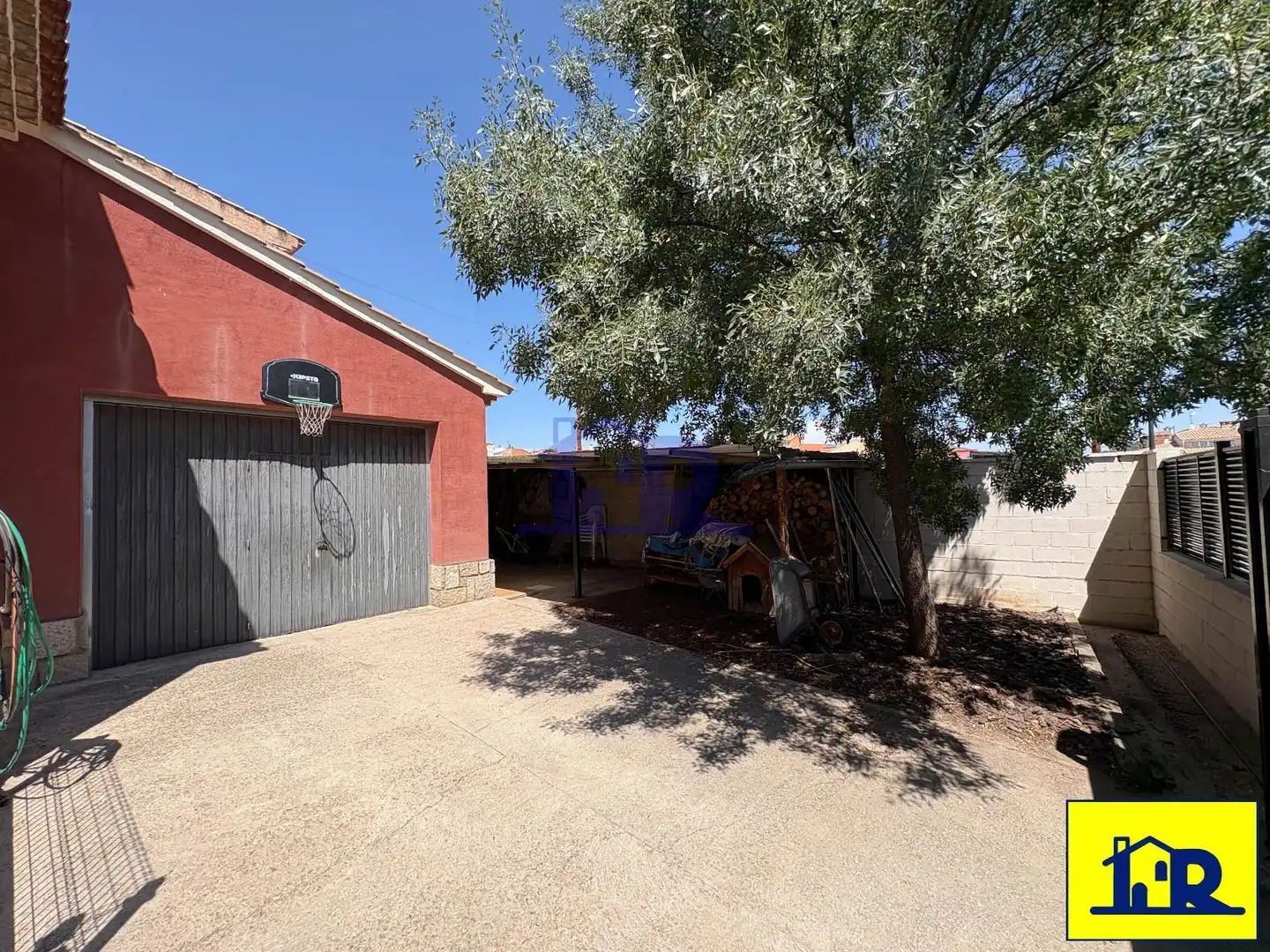 Vista exterior de Casa o xalet en venda en Sotorribas amb Calefacció, Jardí privat i Parquet