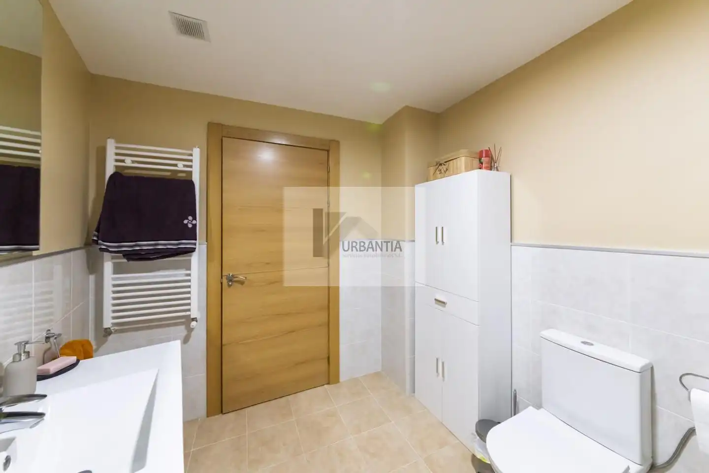 Bathroom of Flat for sale in Iza / Itza  with Heating, Parquet flooring and Storage room