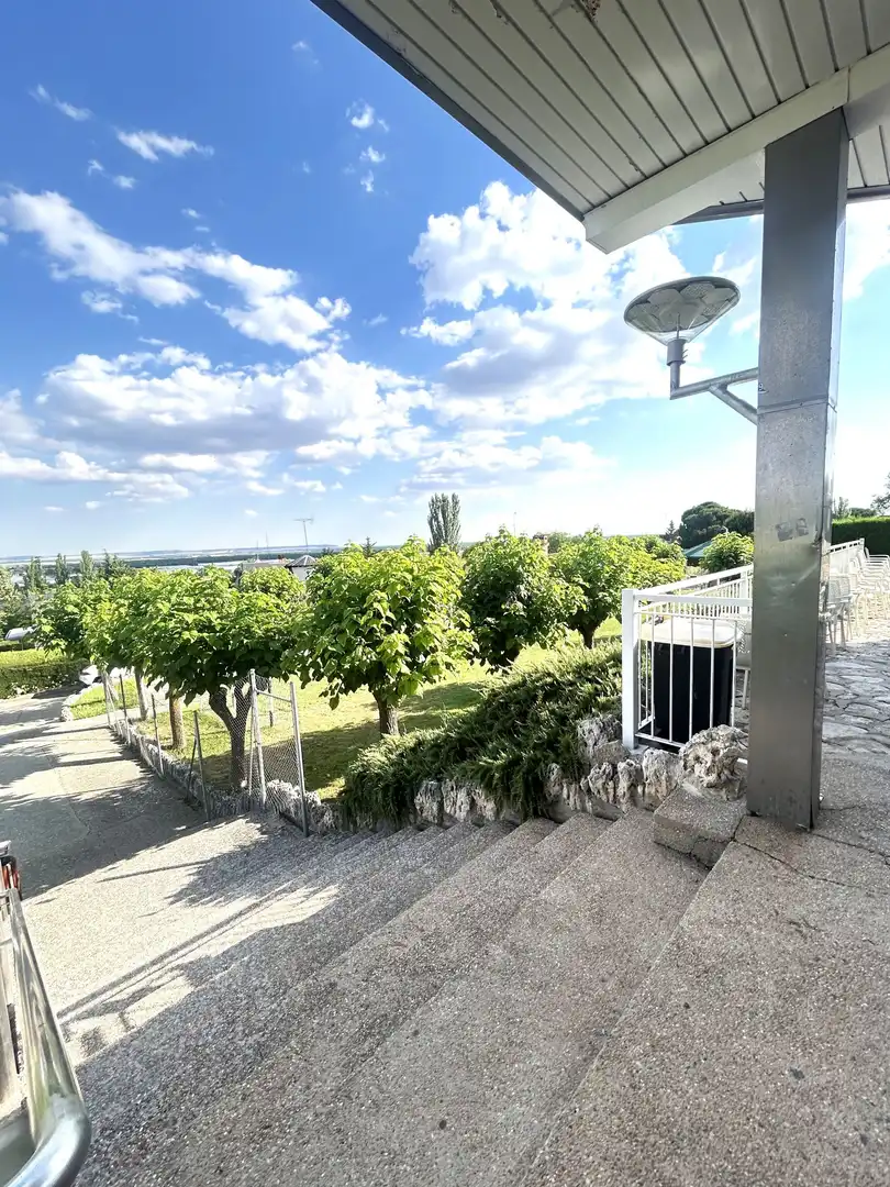 Terraza de Casa o chalet de alquiler en Tudela de Duero con Calefacción, Jardín privado y Amueblado