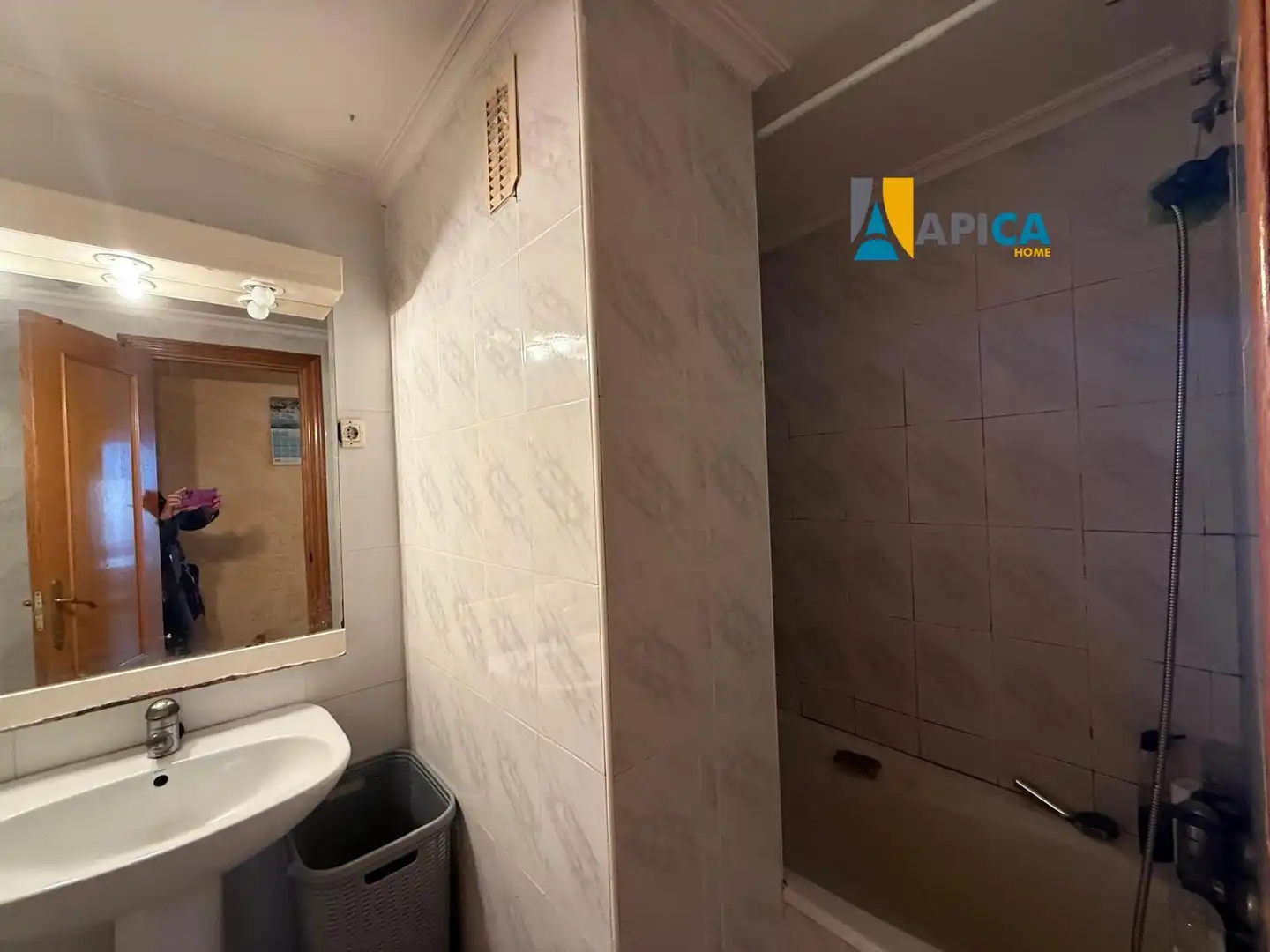 Badezimmer von Dachboden zum Verkauf in Algeciras mit Klimaanlage und Heizung