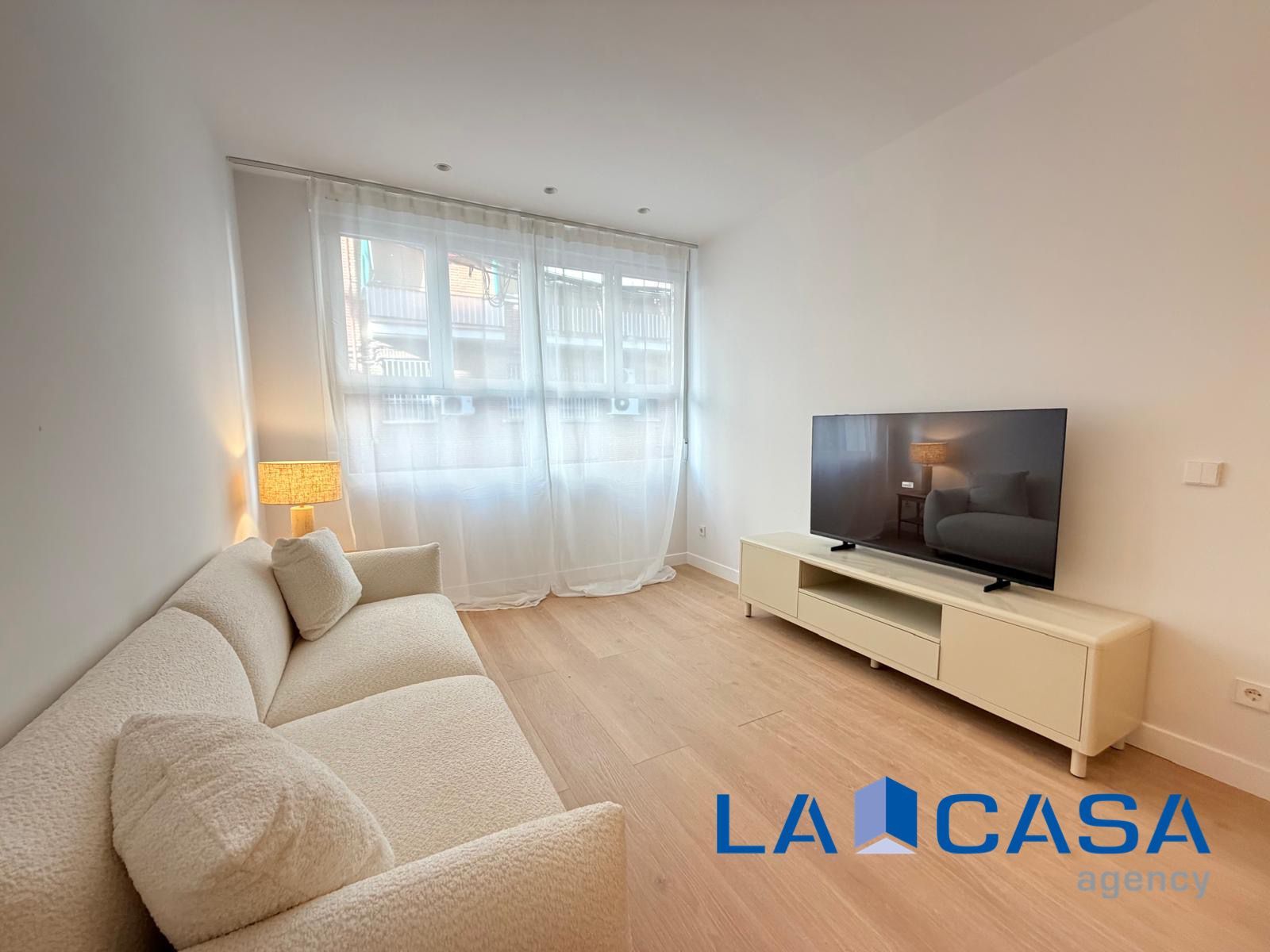 Sala d'estar de Planta baixa en venda en  Madrid Capital amb Calefacció