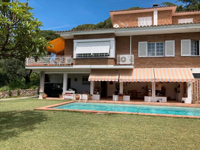 Casa-chalet en Venta en Can Violí  - Can Poi del Bosc