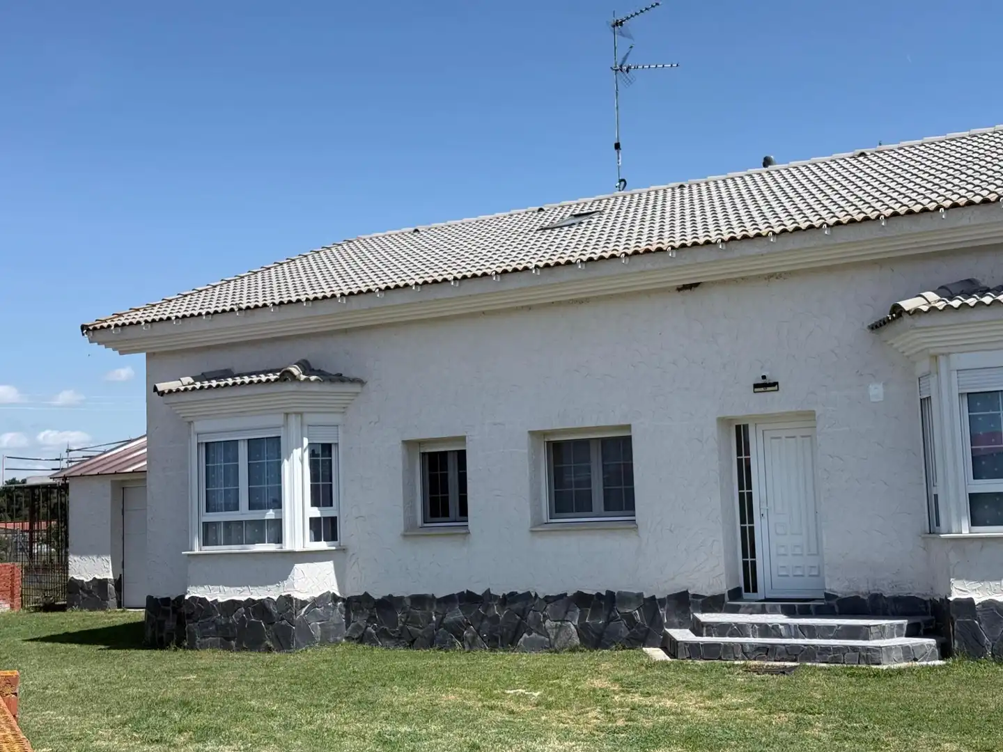 Vista exterior de Casa o chalet en venta en Sanchonuño con Calefacción, Jardín privado y Trastero