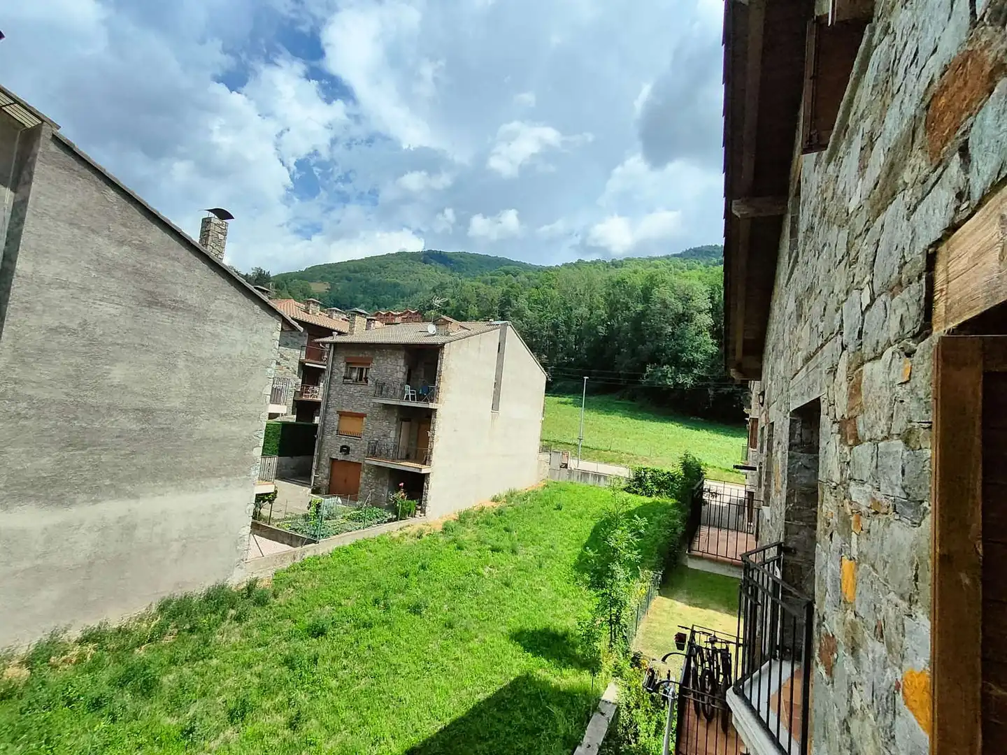 Vista exterior de Dúplex en venta en Vilallonga de Ter con Amueblado y Balcón
